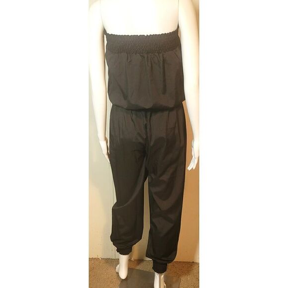 Silky Black Cuffed Sleeveless Romper w/ Pockets and Elastic Waist - Size XL - Picture 4 of 8